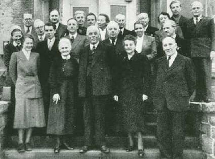 Die Gründungsversammlung in Koblenz gestaltet den Neubeginn im Deutschen Roten Kreuz (DRK) Die Gründungsversammlung in Koblenz gestaltet den Neubeginn im Deutschen Roten Kreuz (DRK)