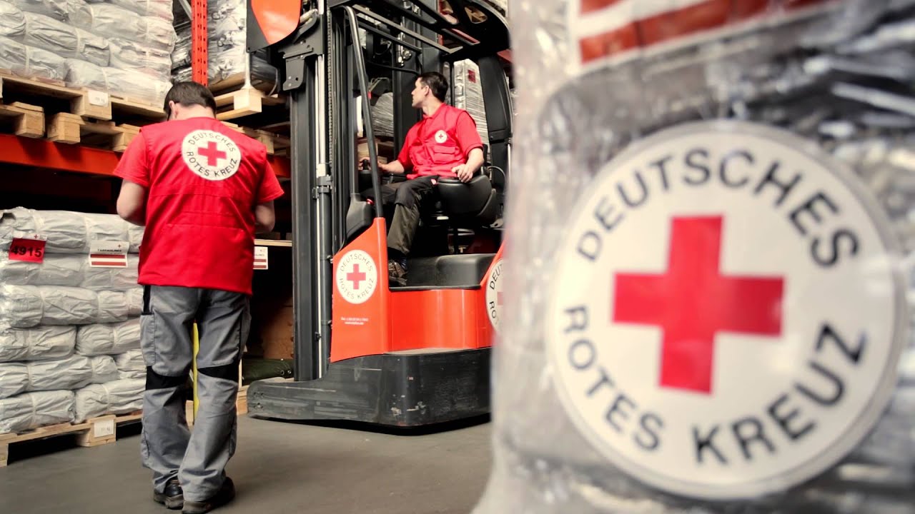 Hilfsgüter-Logistik beim Deutschen Roten Kreuz - vom Flughafen Schönefeld in die Welt